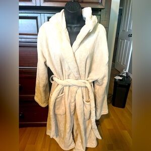 New Summer & Rose - 3/4 length Robe. SUPER SOFT. Never worn